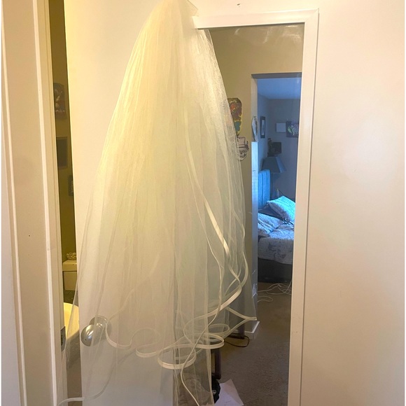 Long white wedding veil - Picture 1 of 1